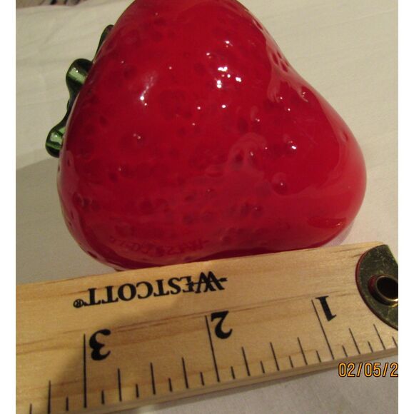 Glass Strawberry red fruit green stem home decor kitchen - Picture 4 of 4
